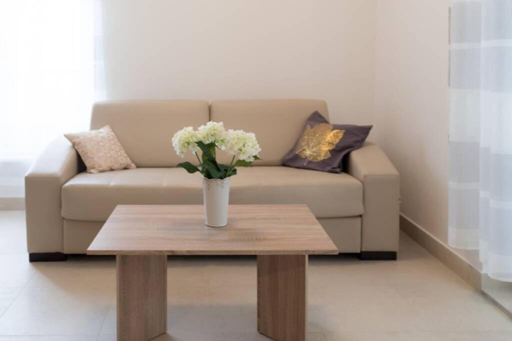 Apartment Sany With Pool -