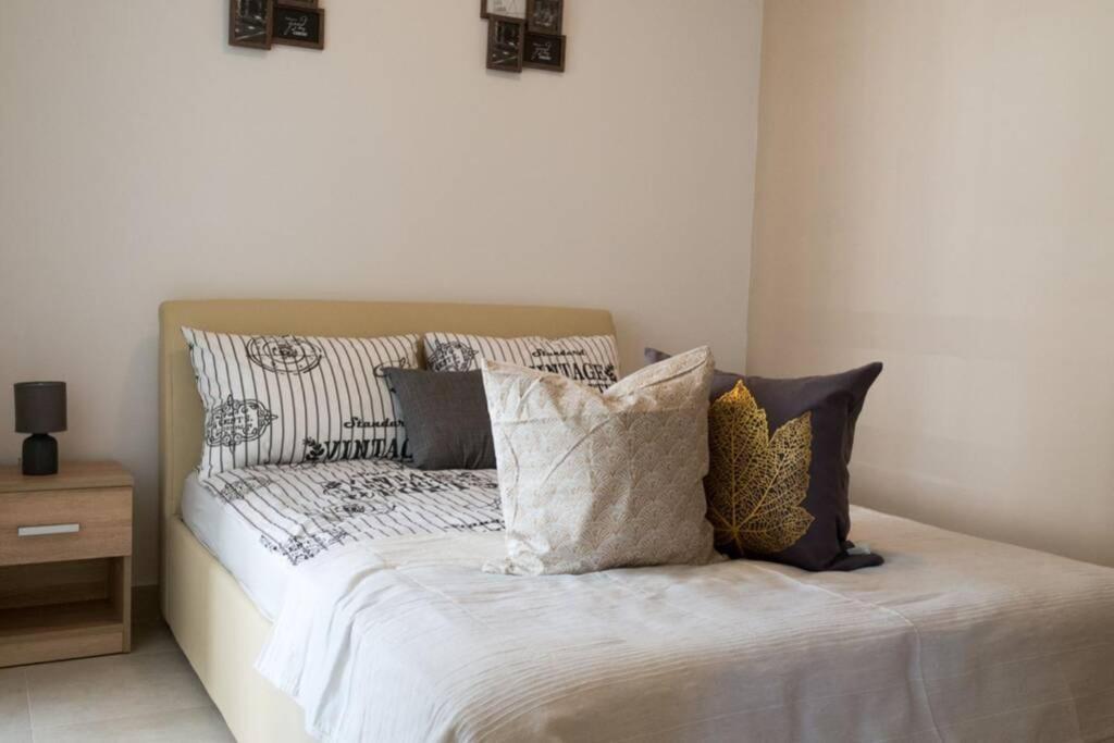 Apartment Sany With Pool - *