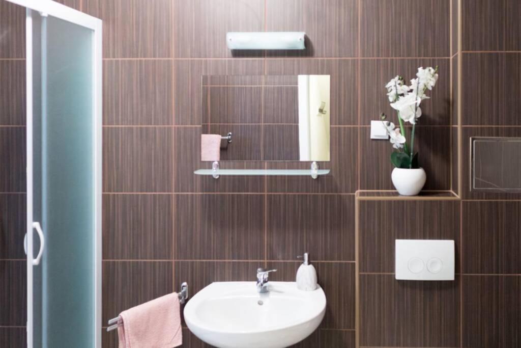 Apartment Sany With Pool - *